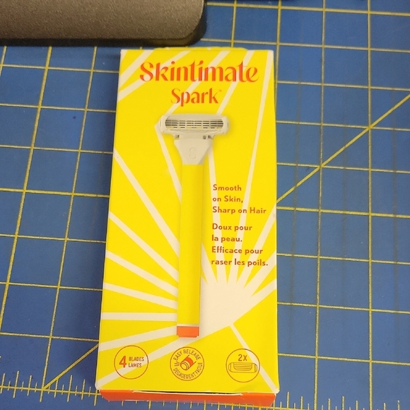 Skintimate Spark Razor New In Box - Picture 1 of 2